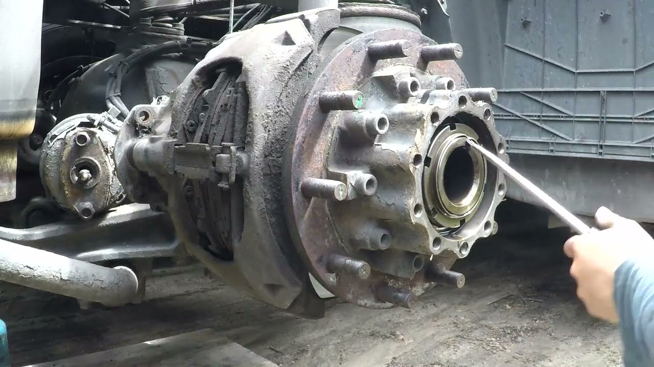 MAN TGA/TGX Wymiana tarczy hamulcowej i klock&oacute;w na tylnej osi napędowej