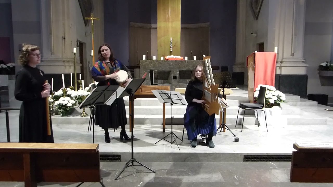 Od pole idat babo mori // Serbian traditional song