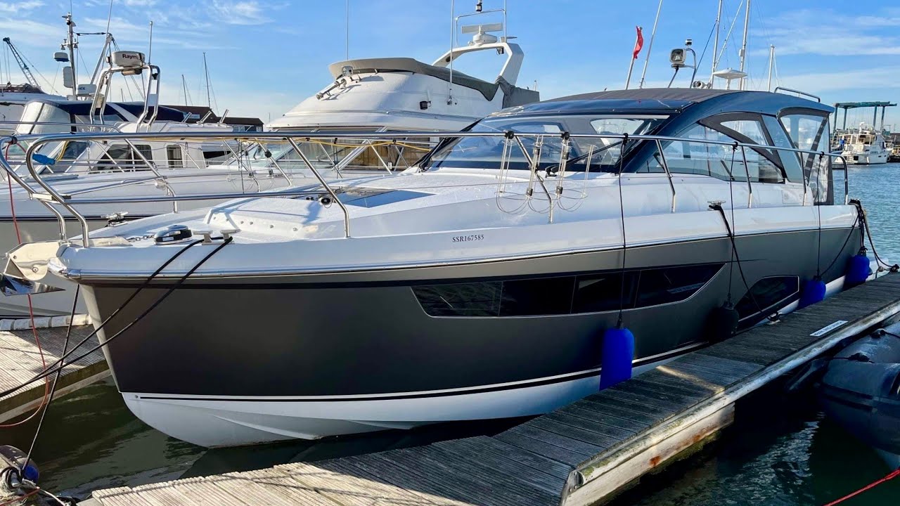 Яхтенный тур стоимостью 210 000 фунтов стерлингов: Sealine S330 2017 года
