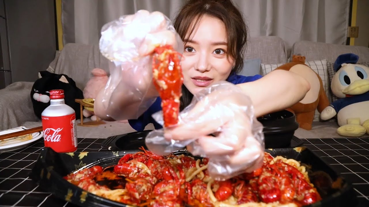無剪輯吃播 | ASMR 33顆麻辣小龍蝦拌飯！小龍蝦盛宴！【余多多吃飯啦】