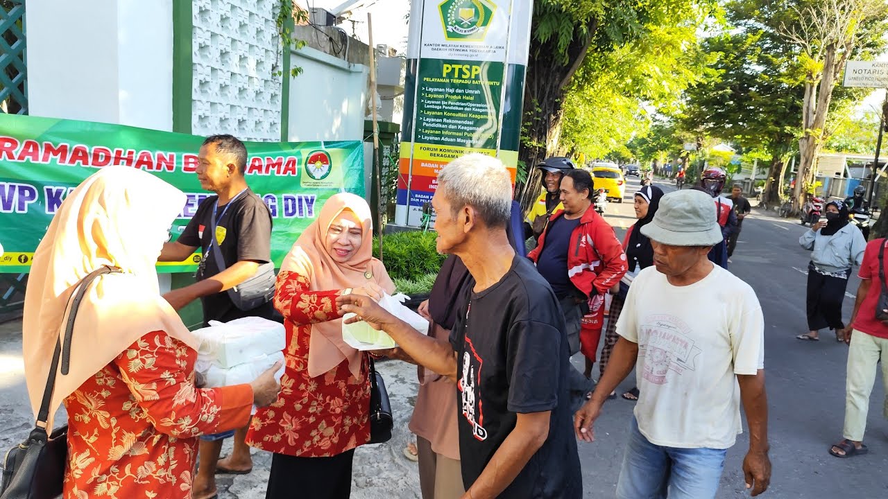 Berbagi takjil