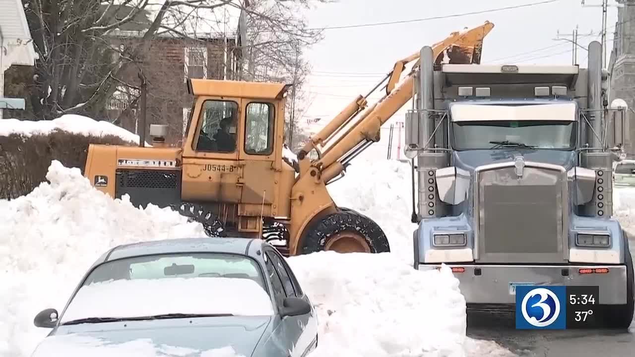 New London crews haul snow out of city after Blizzard Calvin drops nearly 2 feet