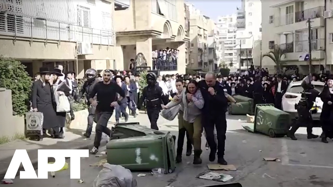 Police Rescue Female Soldiers During Violent Protests in Israel Over Conscription | APT