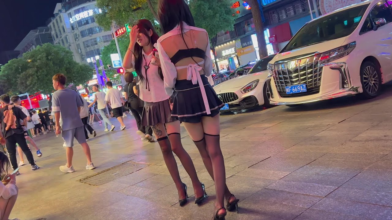 街拍 street photography 長沙解放西酒吧街 4k walk，Bar Street，Changsha city #Night life china #街拍 #酒吧 067
