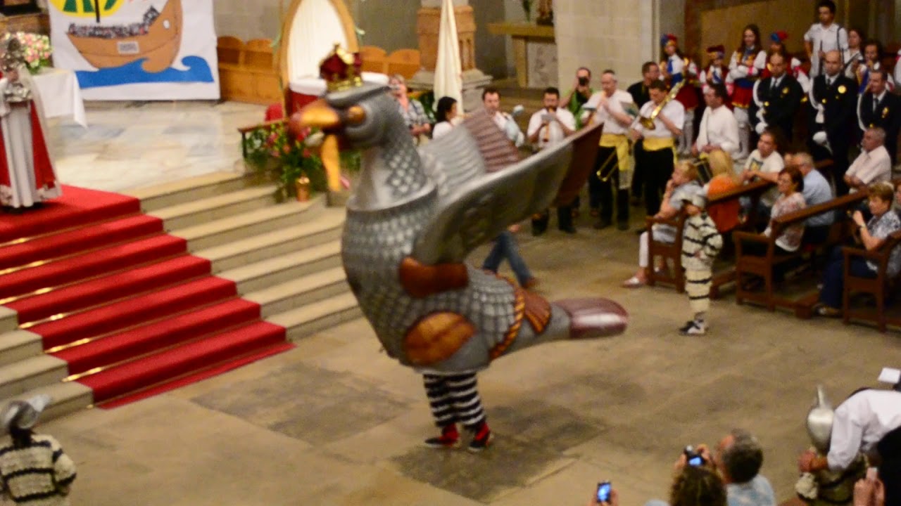 Ball de l'Àliga de Valls dins l'Església de Sant Joan Baptista de Valls (23/6/2013)