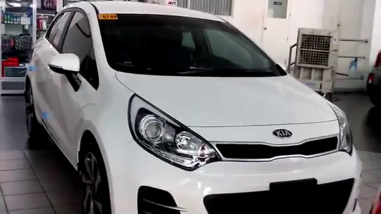 Kia Rio Hatchback Review - Clear White