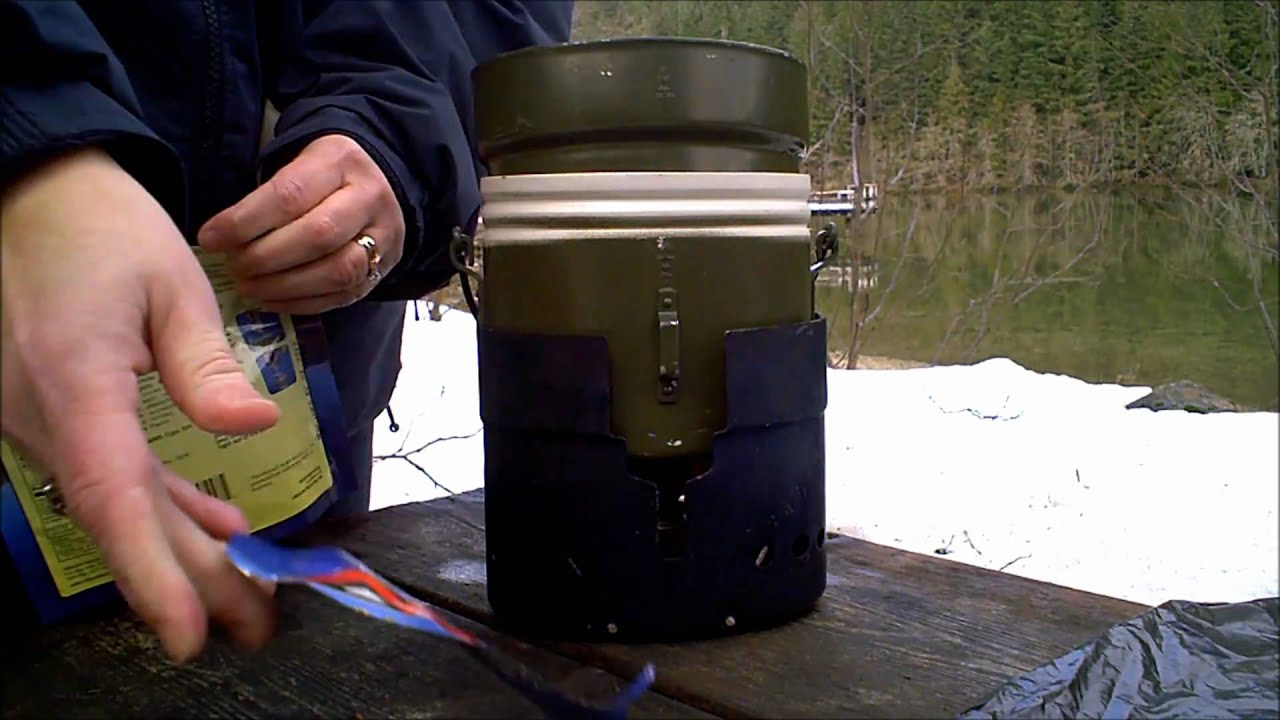 Mrs. Wawhiker Uses the Swedish Army Mess Kit