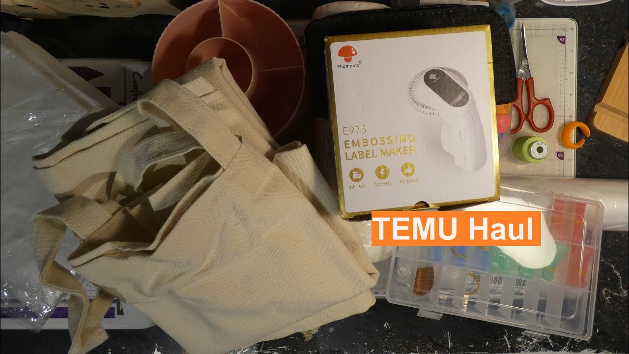 #TEMU, Etikettiergerät MEGA, Stickvliese, Garnspulenretter, Leinenbeutel, Schere, Stiftehalter