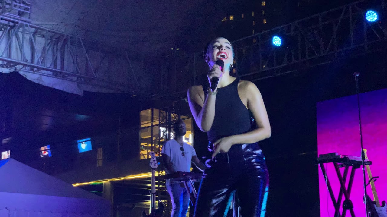 HONNE - Crying Over You (LIVE @ Bonifacio High Street)
