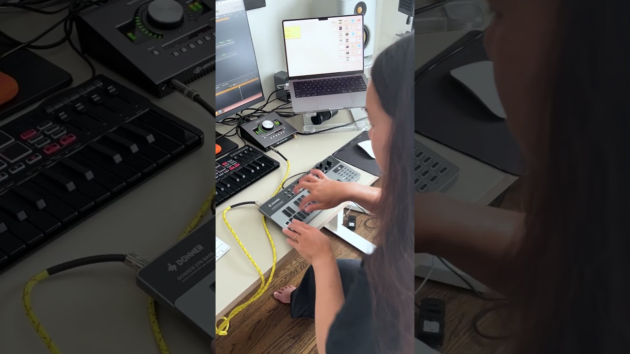 Donner Music Gear Demo B1 Synth Bass & DMK25 Pro // Travel music equip