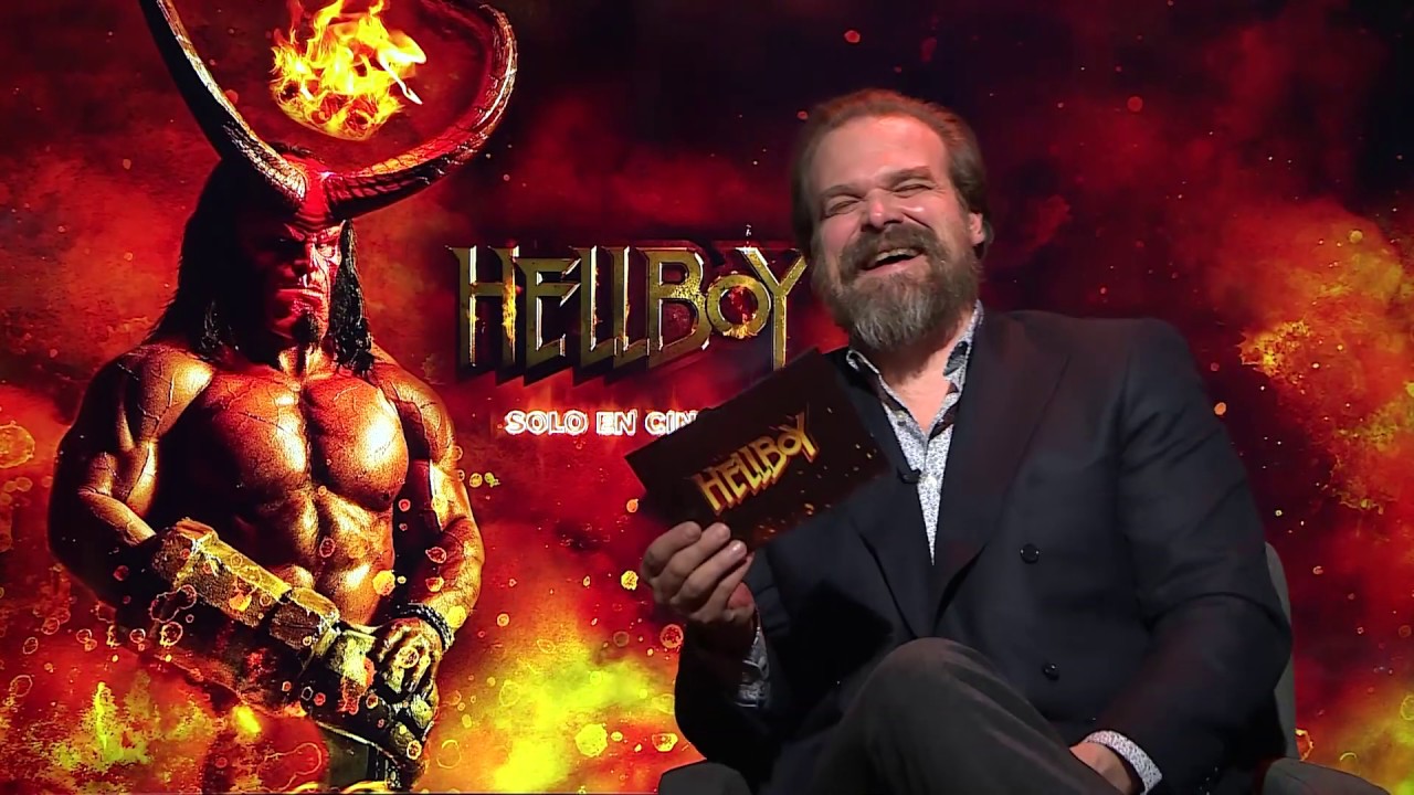 DAVID HARBOUR falando português: CAPEEETA! #HELLBOY