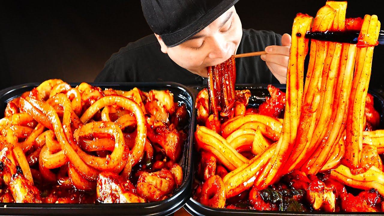 기영이숯불두마리치킨 분모자 누들 빨간양념숯불치킨과 돼지껍데기 누들 까만양념숯불치킨 먹방~!! 리얼사운드 ASMR social eating Mukbang(Eating Show)