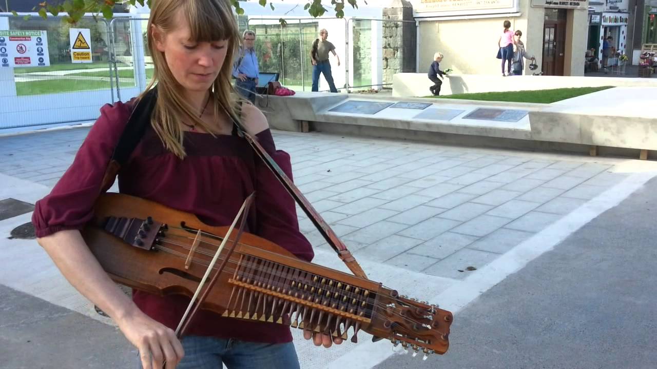 Ellinor Petersson playing Key Fiddle in Skerries