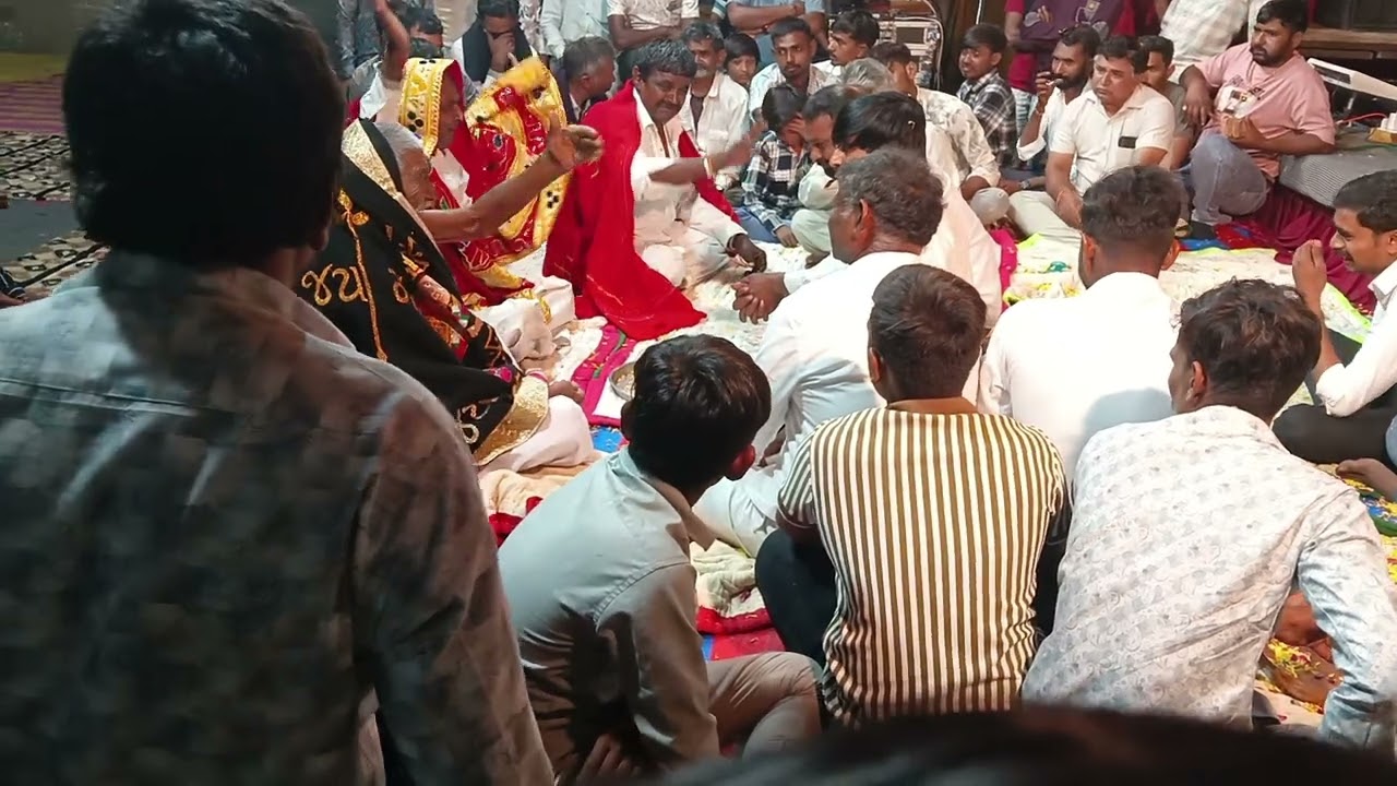 🙏જય બુટ ભવાની મા માતાજી ના માડવો લાકડધાર રાવળ દેવ કારૂ ભાઈ નવાગામ વાળા.‌‌..