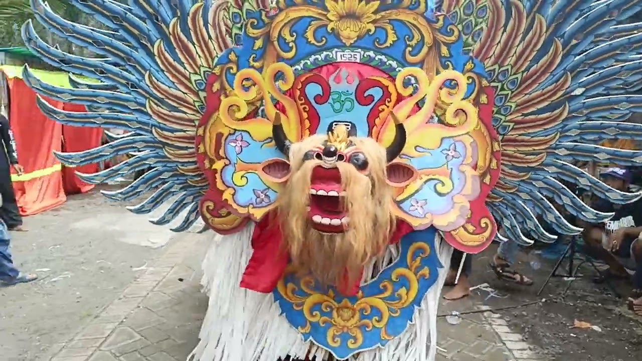Joget Barong Kumbo Dewi Sekar Wangi di Desa Gareng 