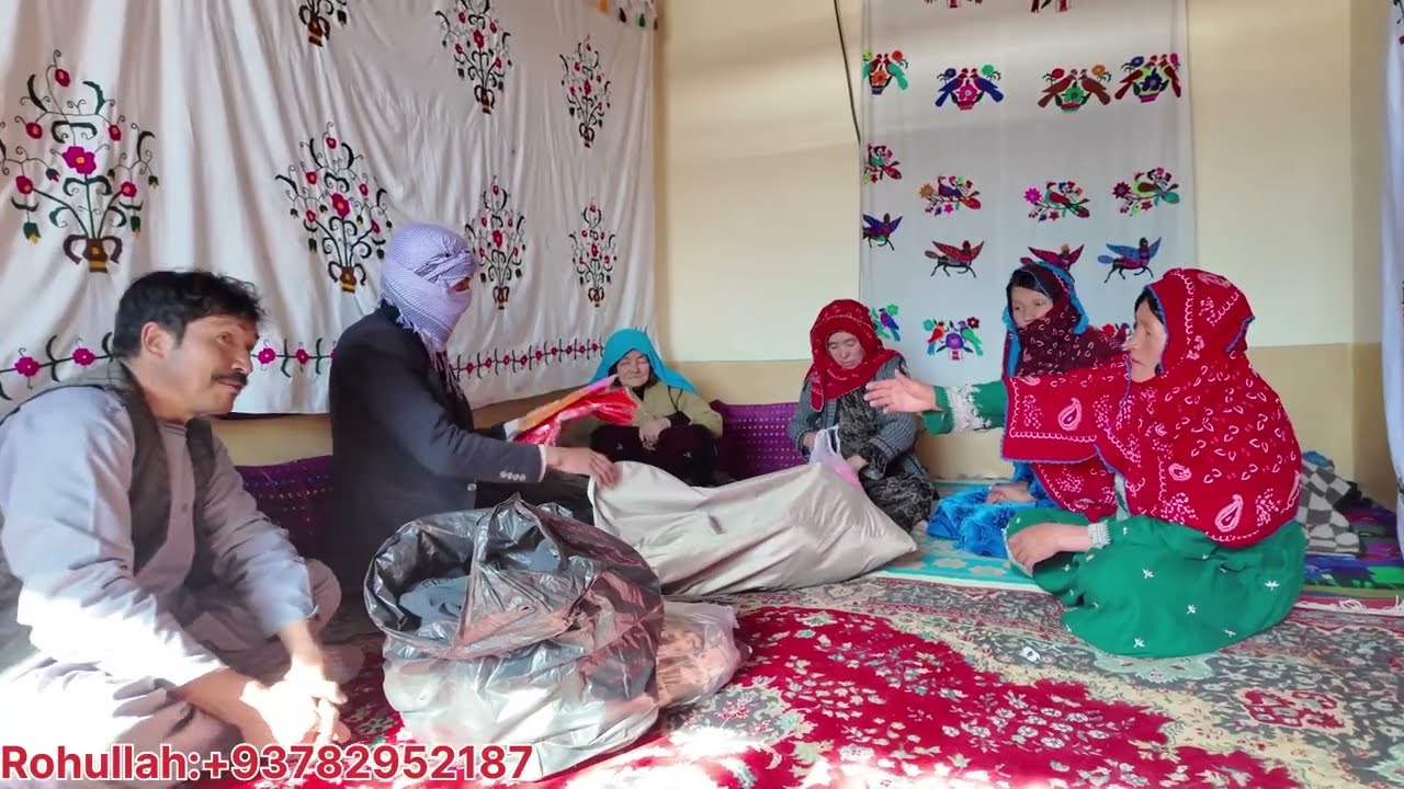      خرید مادر سهیلا از سوداگر لباس برای مهران جان 😍😘🥰