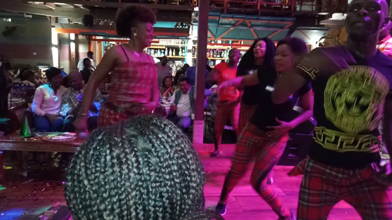 Majoie Ayi Show live Tolambo au Boukarou Lounge Yaoundé 31/12/2018