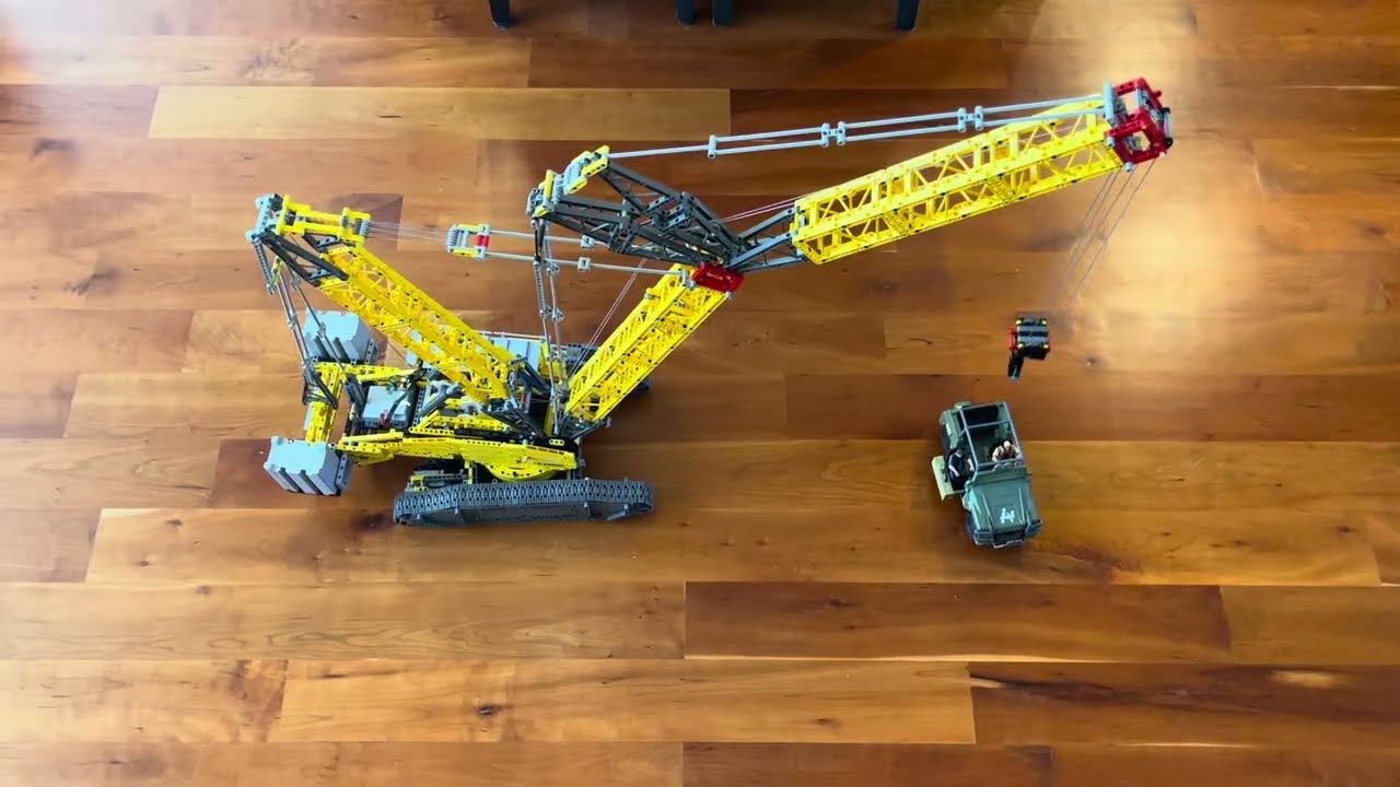 Liebherr LR 13000 vs Army JEEP