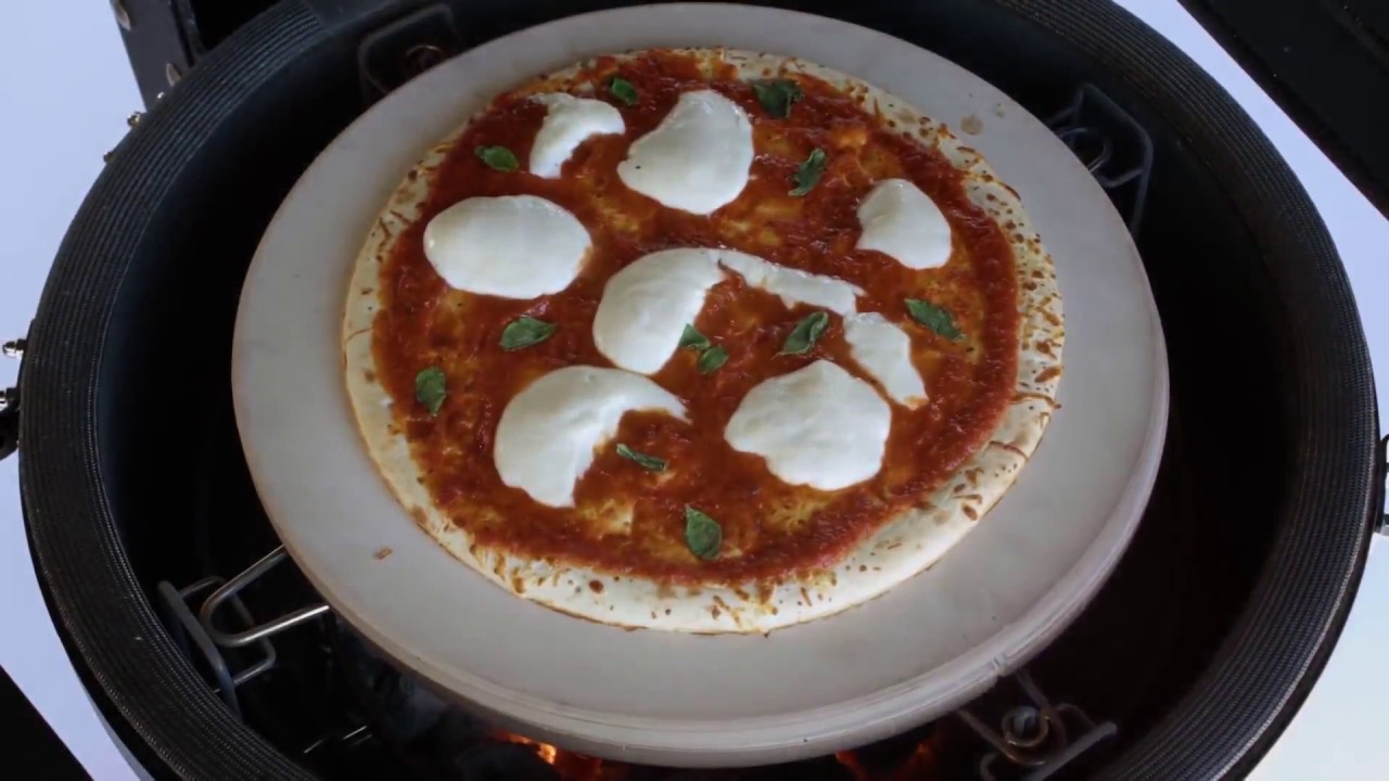 Как выпекать и запекать в керамическом гриле Kamado Joe