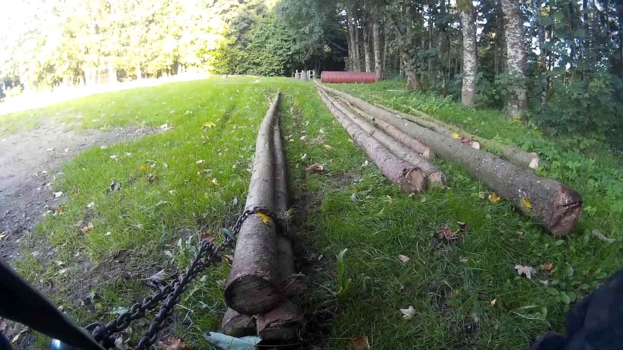 Quad Atv Fahren &uuml;ber Stock und Stein, durch Wald und Schlamm  TGB