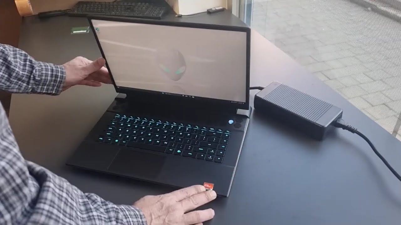 Dell Alienware m16 R1 AMD - Disassembly - RAM Upgrade
