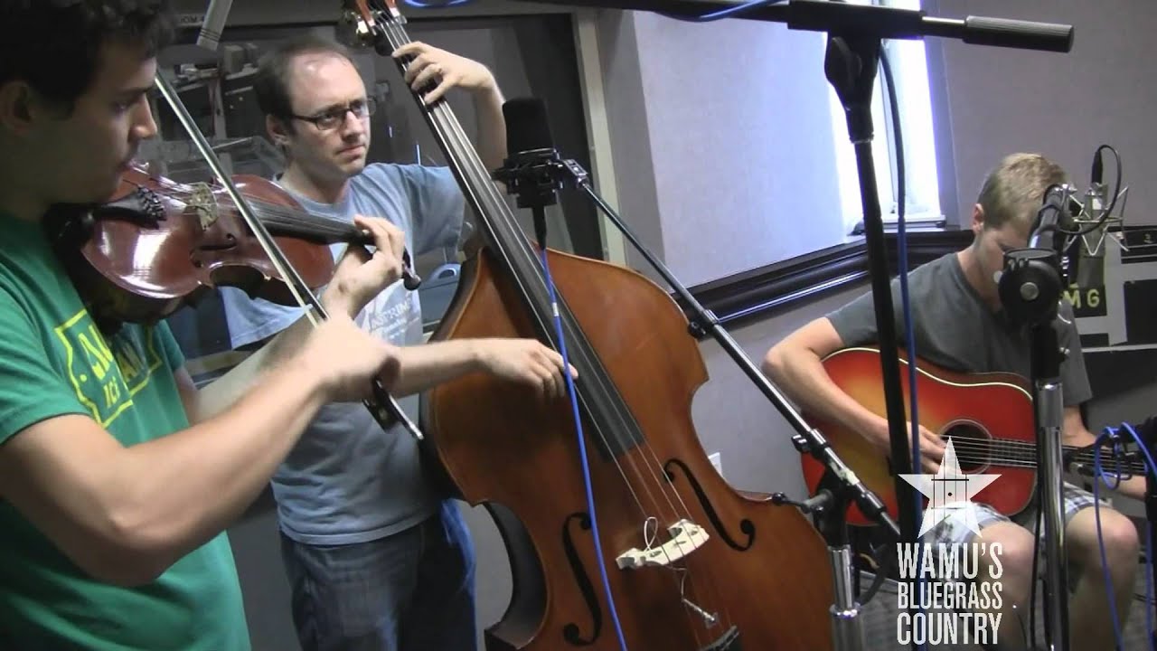 Roustabout - Sittin' on Top of the World [Live at WAMU's Bluegrass Country]