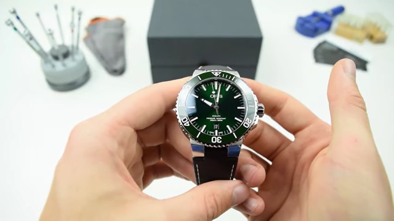 Oris Aquis Date (01 733 7730 4157-07 5 24 10EB) Green : hands on review & unboxing.