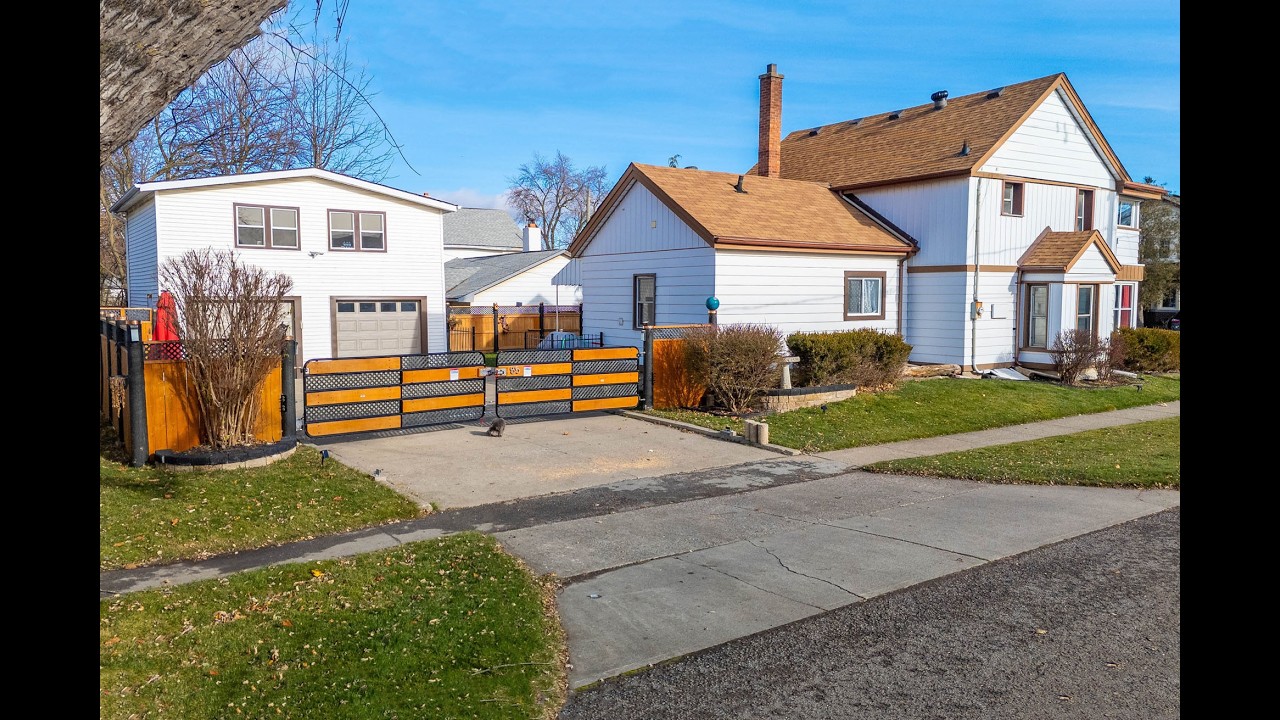 Large detached garage with finished loft, updated home, in Thorold, Niagara
