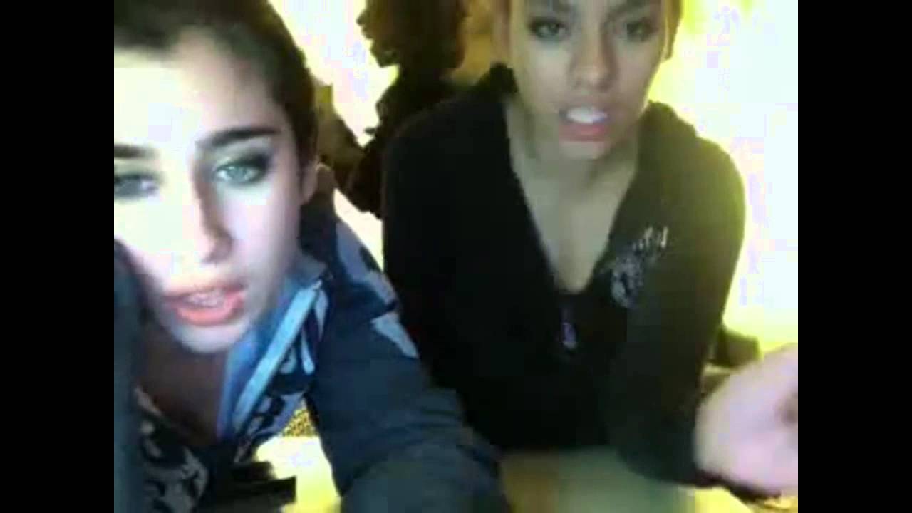 Lauren Jauregui singing during twitcams