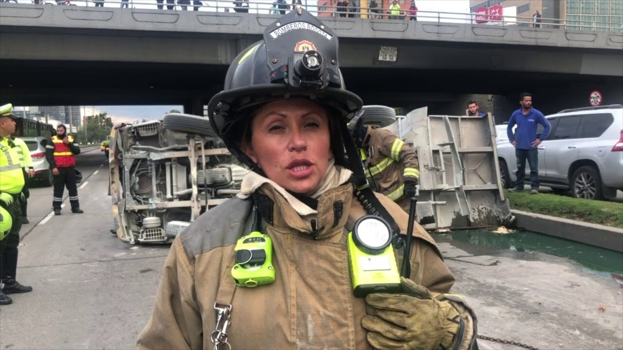 BOMBERAS EN ACCI&Oacute;N