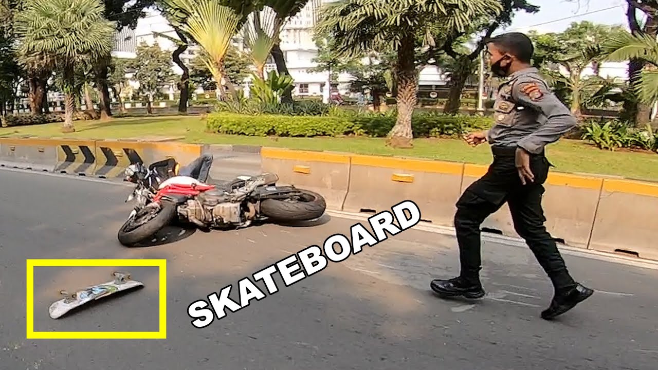 Ducati Monster 795 Kecelakaan Akibat Skateboard