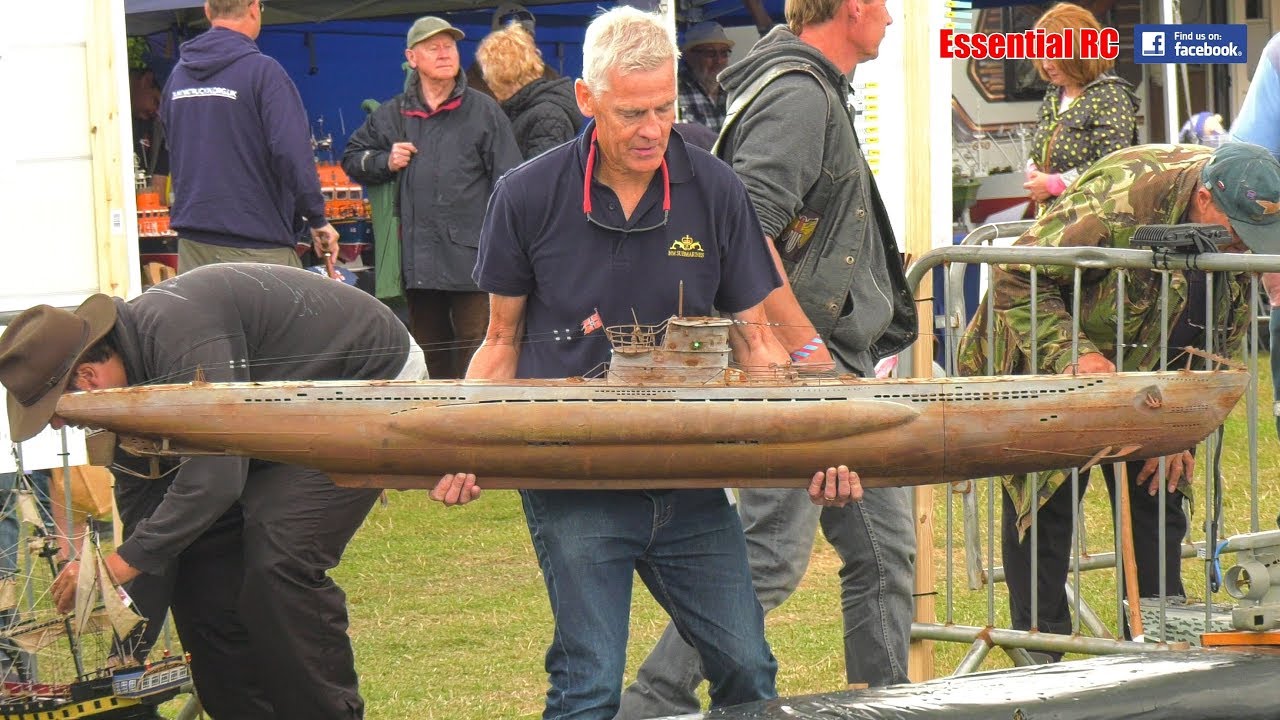 GERMAN Type VII U-BOAT RC SUBMARINE (DIVE and RE-SURFACE demonstration)