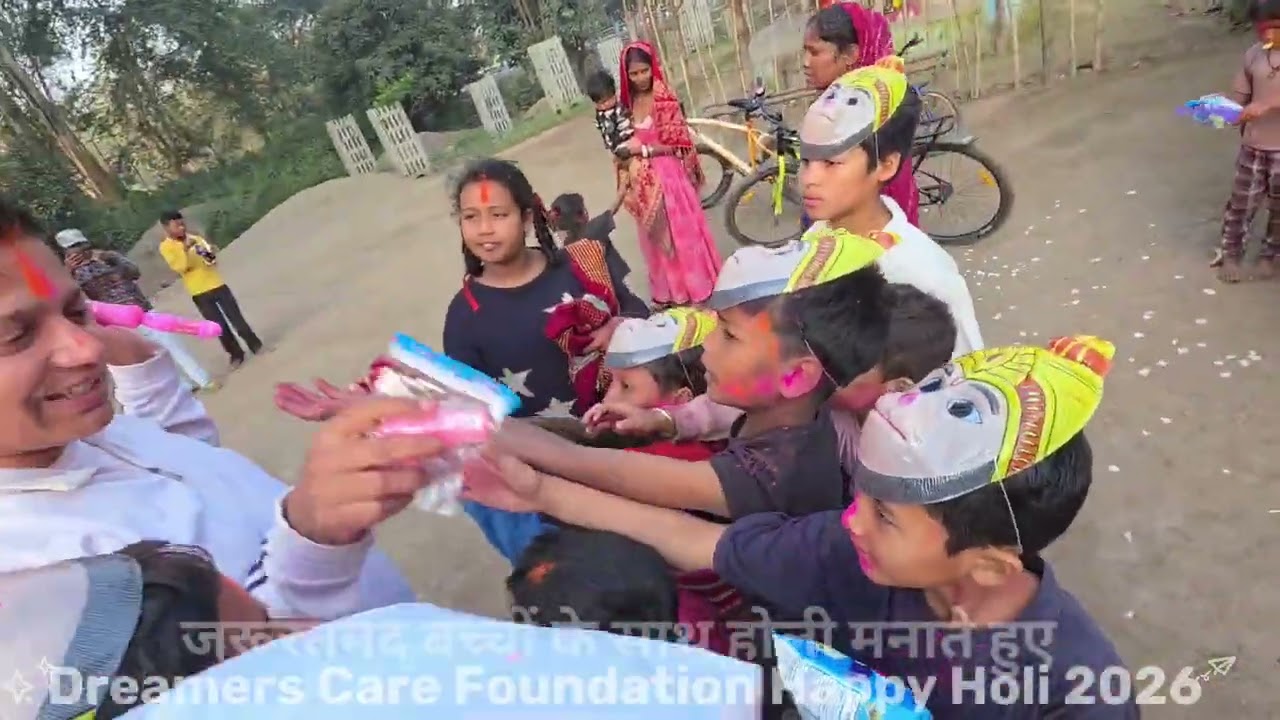 हल्द्वानी और रुद्रपुर के बीच टाटा जंगल में जरूरत मंद बच्चों के साथ मिलकर मनाई होली 26