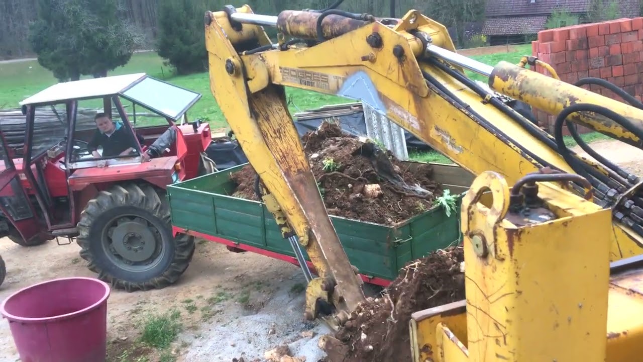 Kramer 516 and IMT 560 - Loading and driving Soil
