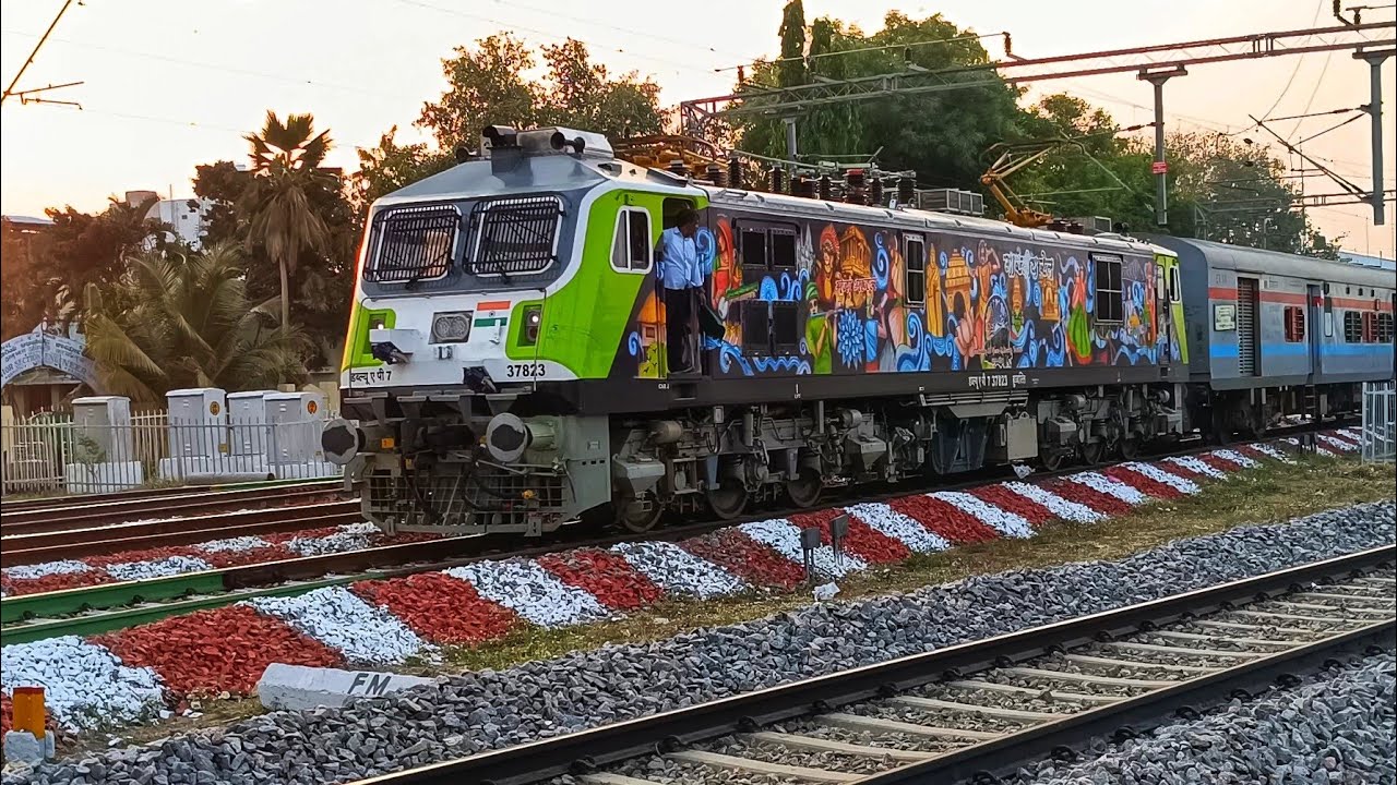 Hubballi (UBL) WAP-7 hauled trains in Guntakal - Wadi Section | Indian Railways