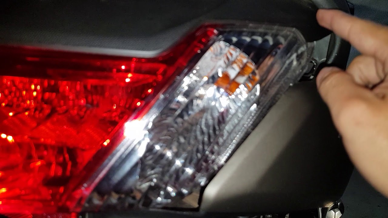 Como trocar a lâmpada comum da placa da Nmax  por Luz de LED