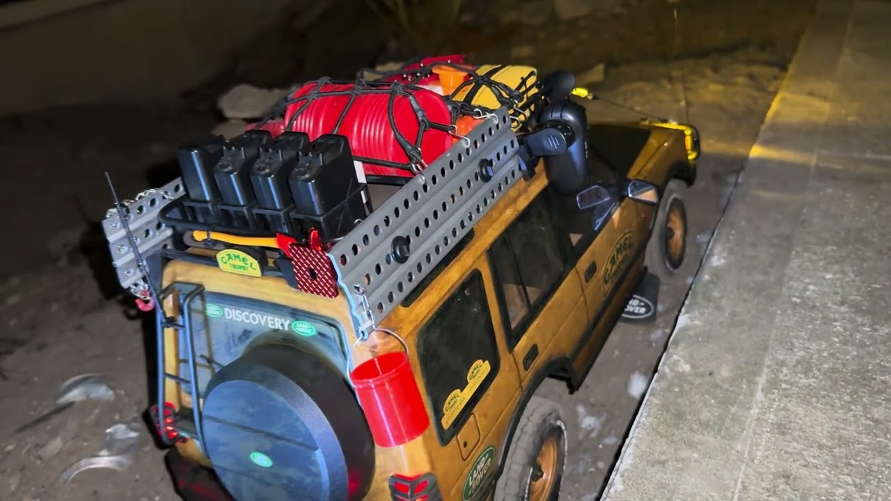 FCX10 camel trophy Discovery/Redcat Gen8 night crawl.