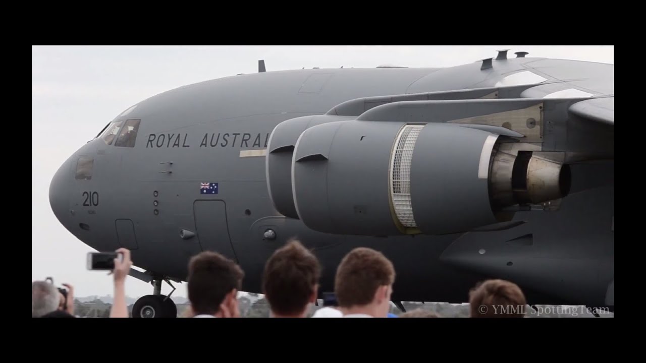 Reversing RAAF C-17A Globemaster + LOUD TAKEOFF - Avalon 2015