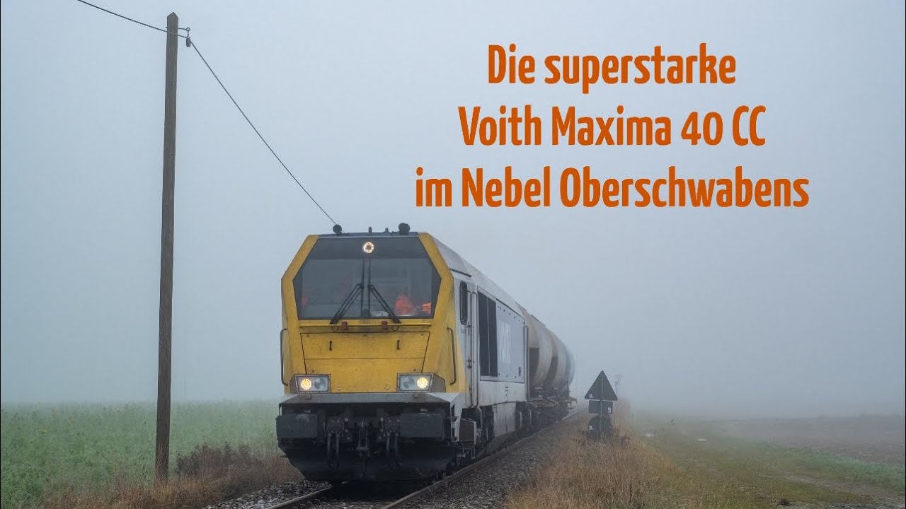 Die superstarke dieselhydraulische Voith Maxima 40CC Streckenlokomotive im Nebel Oberschwabens