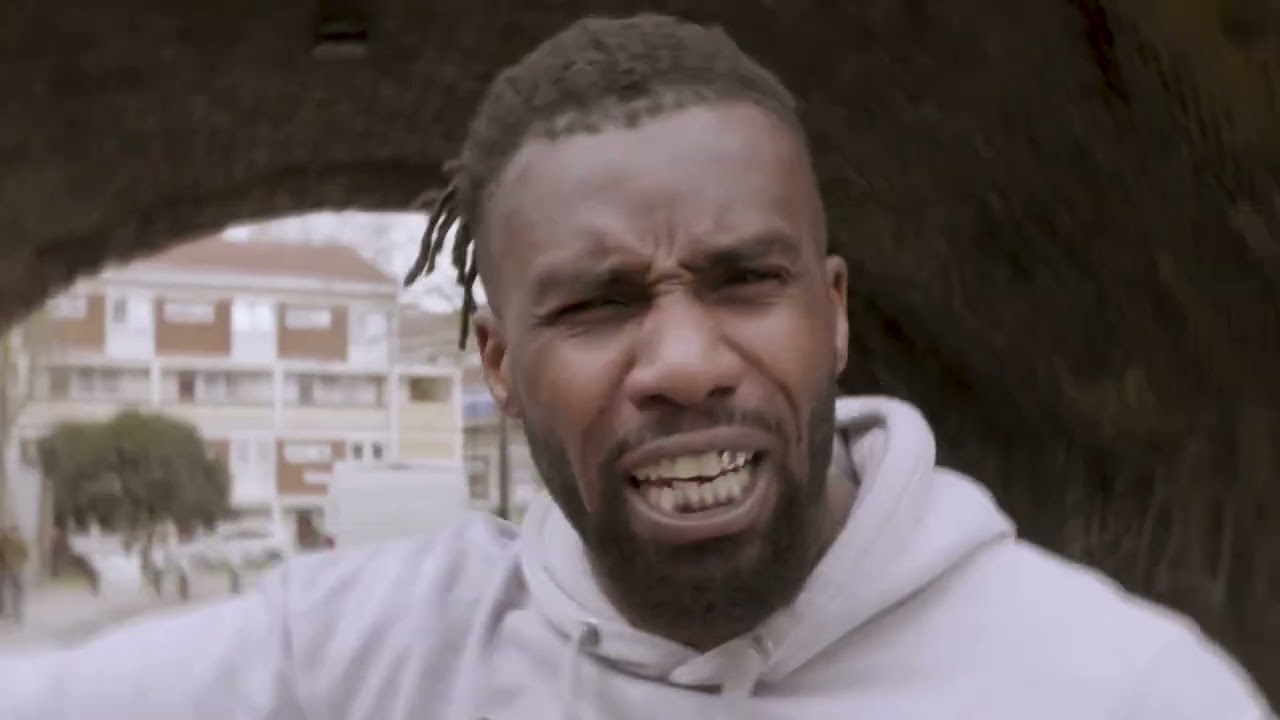 ROACHEE - MADNESS (OFFICIAL MUSIC VIDEO)