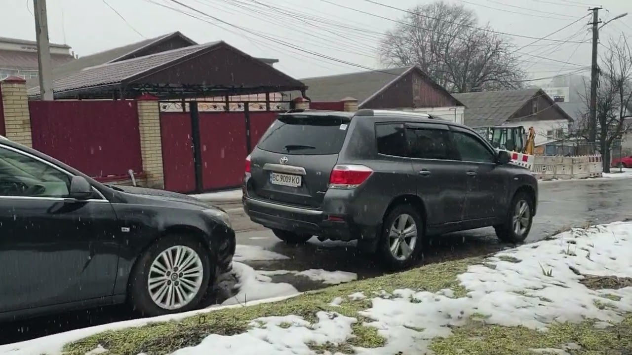 Пришлось  выйти на остановку раньше 