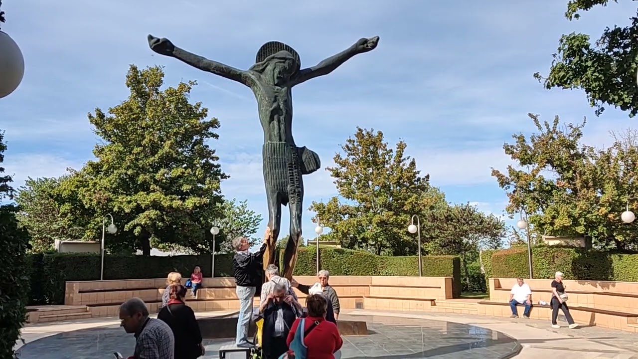 Quiet Moments at the Risen Christ Statue in Medjugorje | October 07, 2022