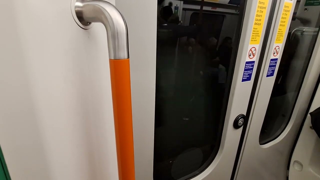 London Overground Journey: Liverpool Street to Clapton