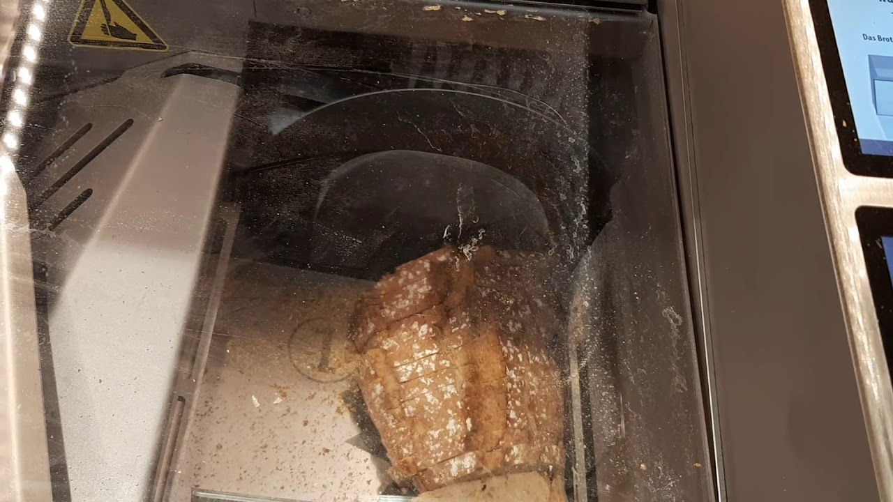 Bread cutting machine