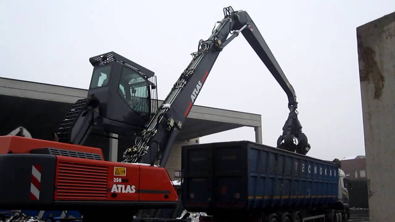 Il caricatore industriale ATLAS 350MH al lavoro da SIDAFER