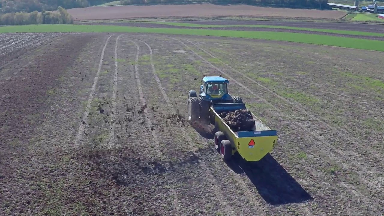 LEO Agriculture 20 Series Slinging Manure Spreader