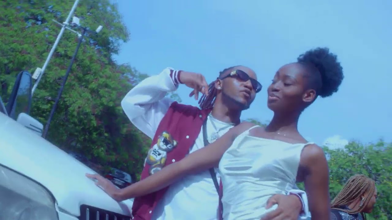 Senior Maintain - Cash Out feat. Flavour (Official Video)