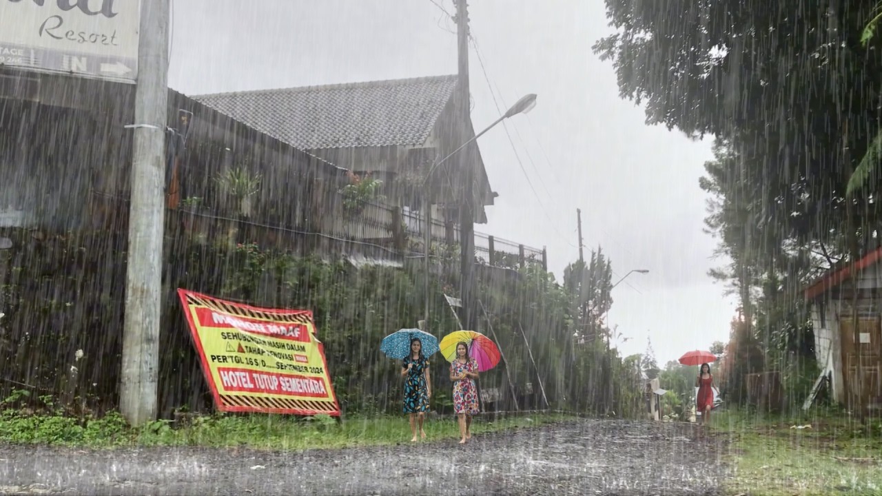 САМАЯ БОЛЬШАЯ ПРОГУЛКА ПОД ДОЖДЕМ. ⛈️ Сильный дождь и сильный ветер в сельской местности Индонезии |