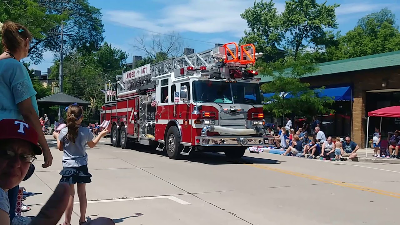 TWFD Ladder 1671 And Tanker 1692 In The 4th Of July Parade