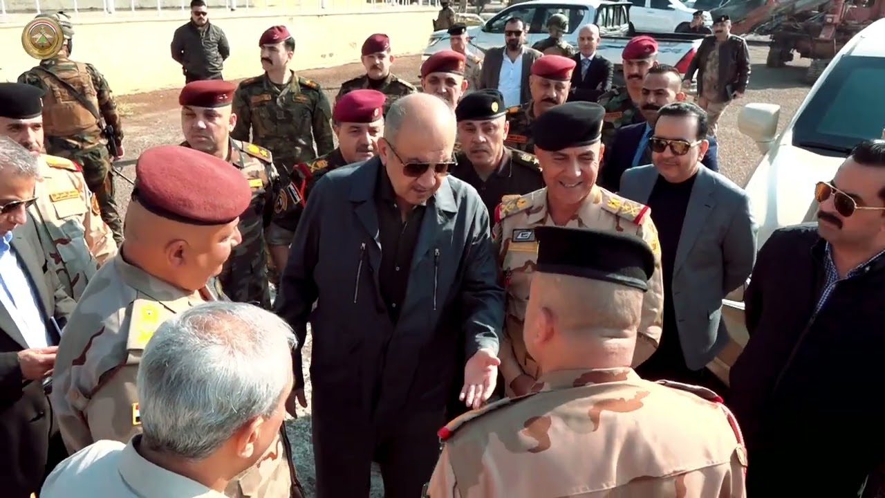وزير الدفاع يتفقد معسكر التاجي ويطلع على الابراج الجديدة التي سيتم اعتمادها في النقاط العسكرية